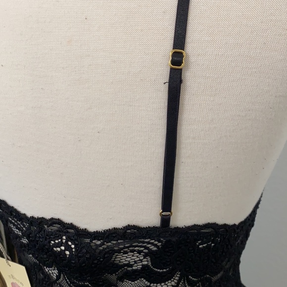 Black lace lingerie - Picture 8 of 9